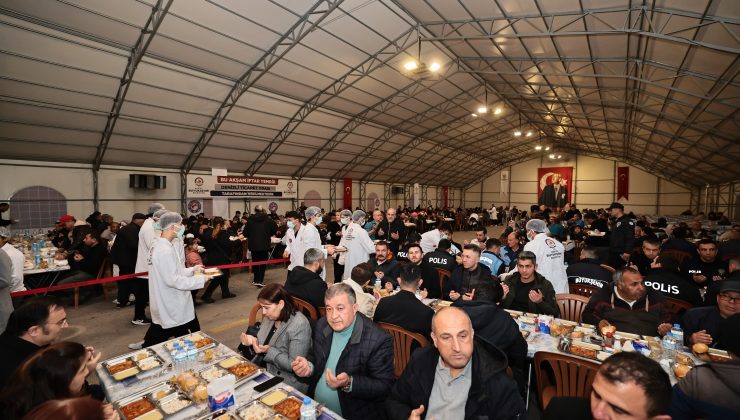 Geleneksel İftar Çadırı’nda ilk iftar yapıldı