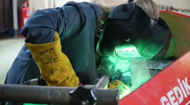 KADIKÖY BELEDİYESİ’NİN “KADIN KAYNAKÇILAR YETİŞİYOR” PROJESİ