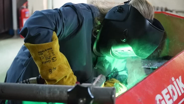 KADIKÖY BELEDİYESİ’NİN “KADIN KAYNAKÇILAR YETİŞİYOR” PROJESİ